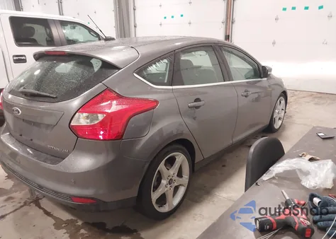 2014 Ford Focus Titanium z USA, uszkodzony, nr VIN 1FADP3N24EL436502